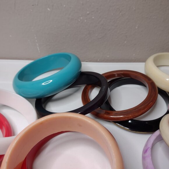 Lot Of 16 Vintage Plastic Bangles Variety Bracelet Lot Assorted Bracelet Bundle - Picture 12 of 14